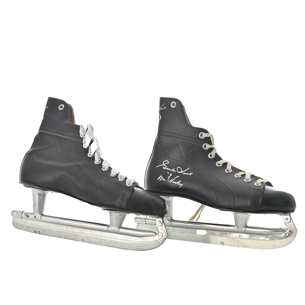 LOT 19: GORDIE HOWE AUTOGRAPHED AND INSCRIBED SKATES REPLICA