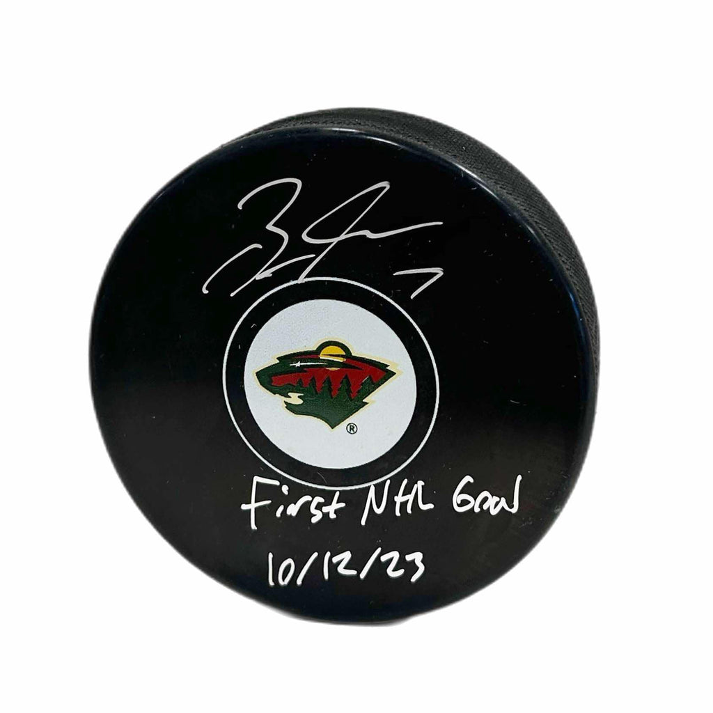Brock Faber Autographié & Puck inscrit - Logo