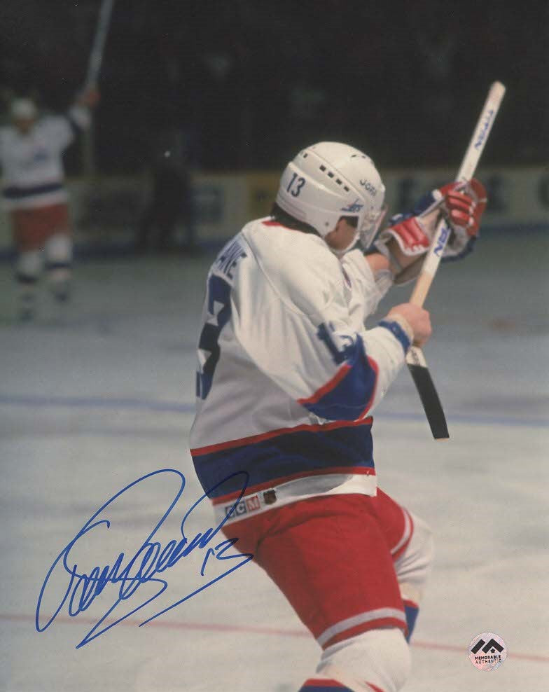 Teemu Selanne Autographié Photo 8x10 - Prise de vue