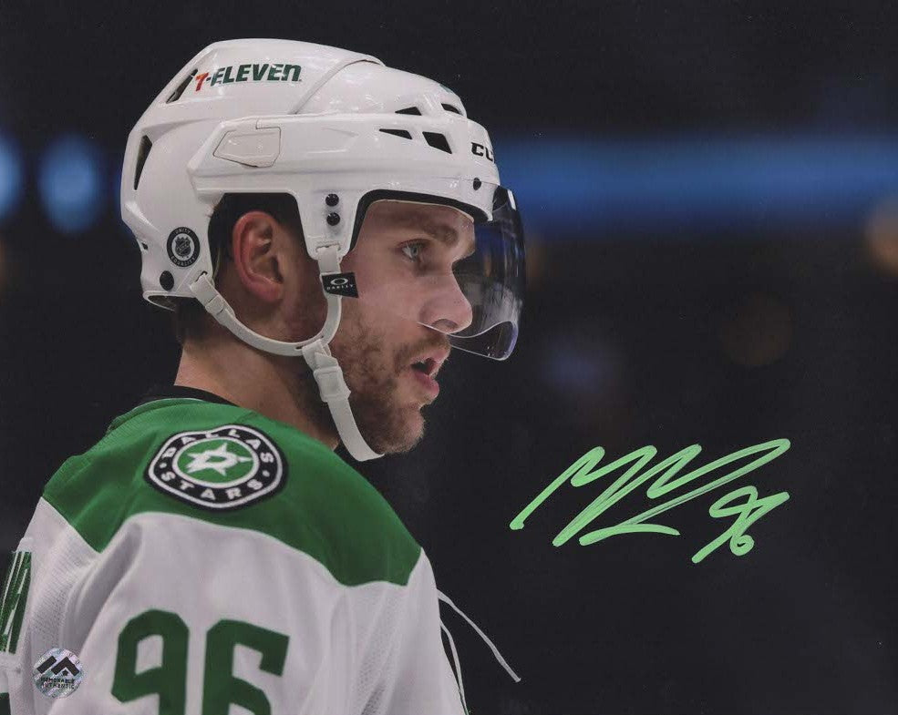 Mikko Rantanen Autographié Photo 8x10 - Gros plan